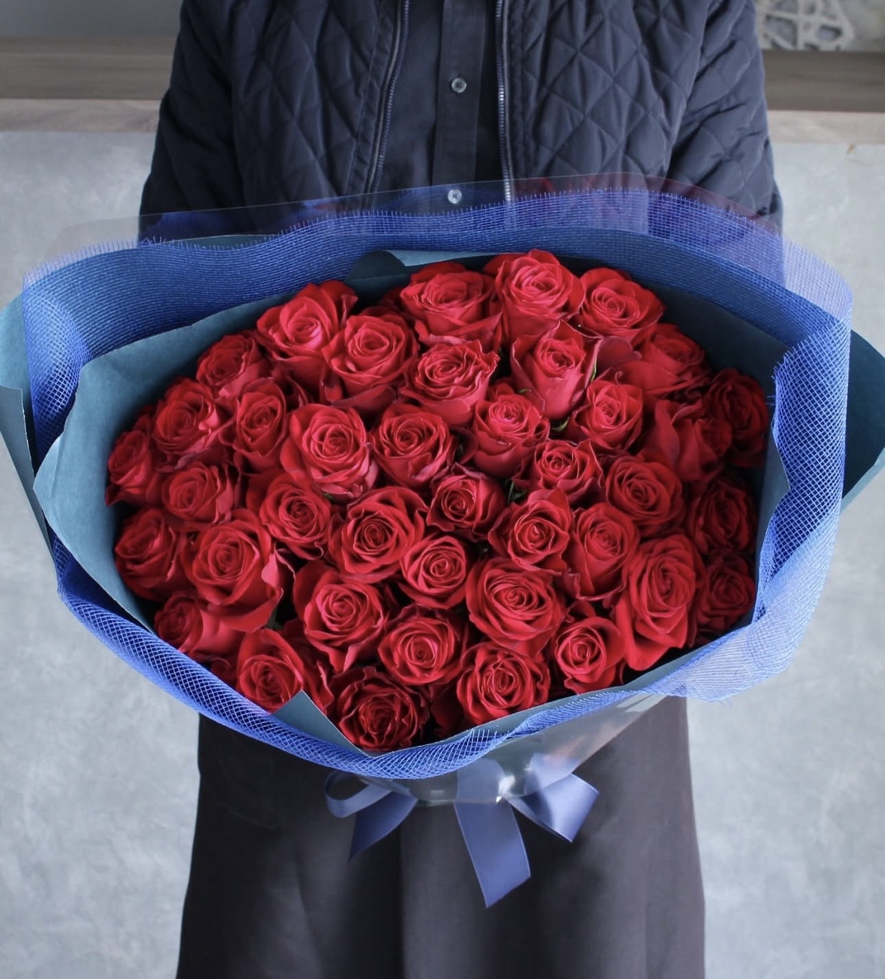 F FABULOUS RED IN BLUE BOUQUET - Image 3